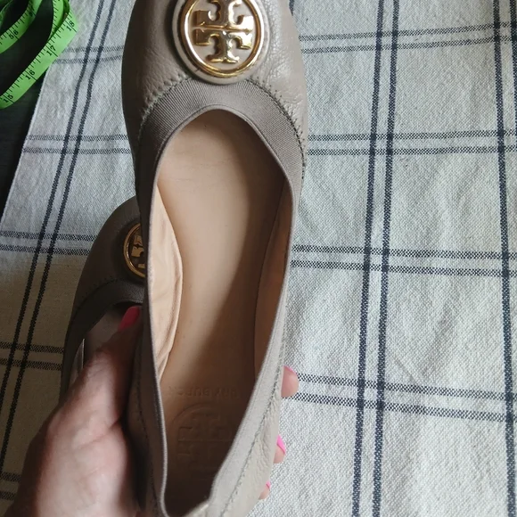 Tory Burch Caroline Flats - Picture 12 of 12